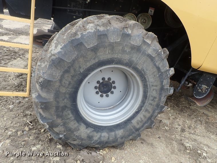 image for item DG3028 2005 Challenger 670 RWA combine