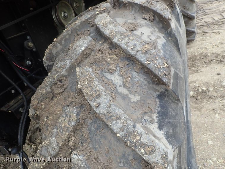 image for item DG3028 2005 Challenger 670 RWA combine