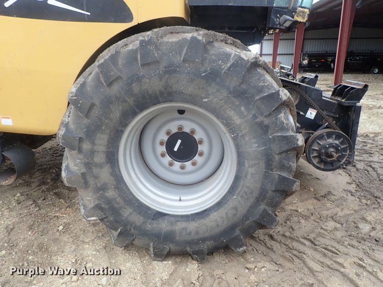 image for item DG3028 2005 Challenger 670 RWA combine