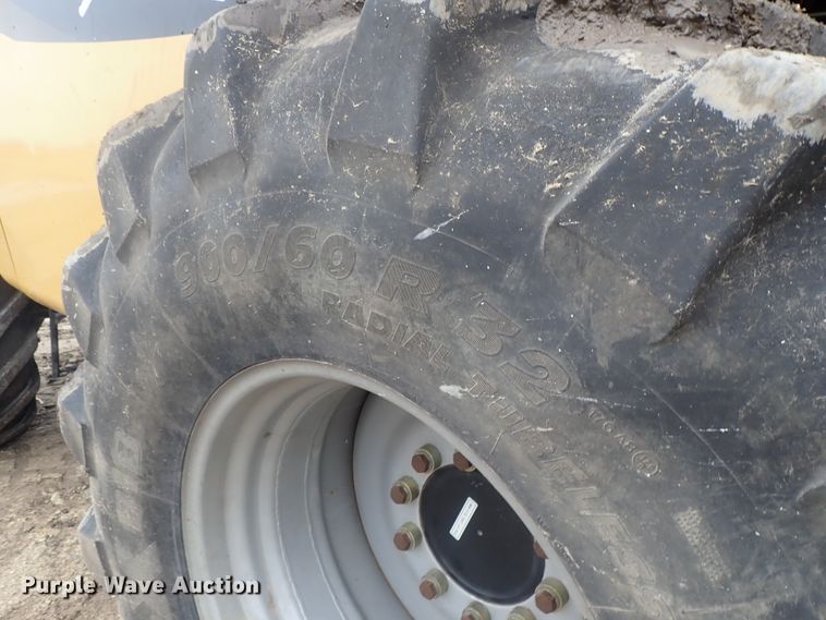 image for item DG3028 2005 Challenger 670 RWA combine