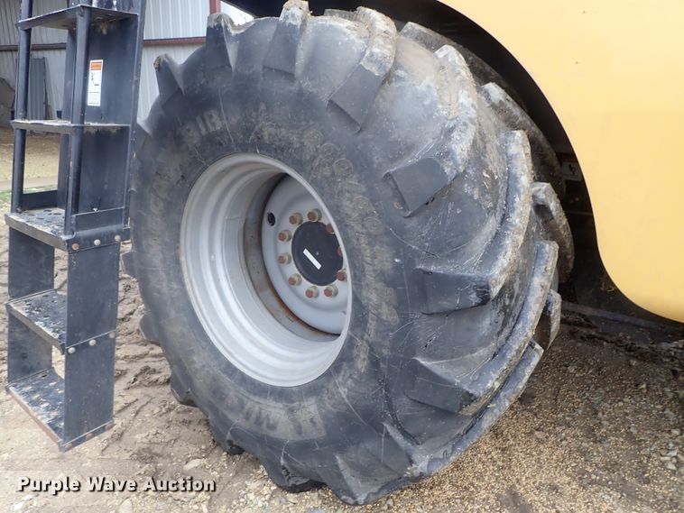 image for item DG3028 2005 Challenger 670 RWA combine