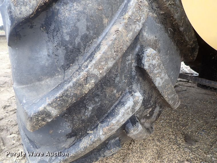 image for item DG3028 2005 Challenger 670 RWA combine