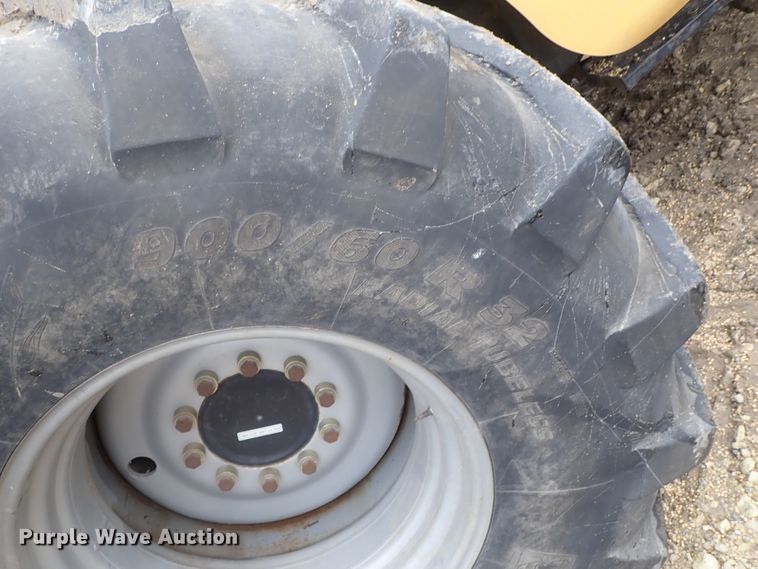 image for item DG3028 2005 Challenger 670 RWA combine