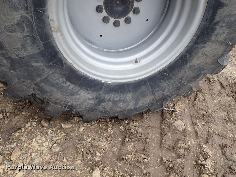 image for item DG3028 2005 Challenger 670 RWA combine