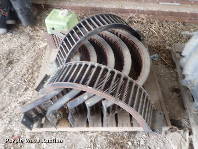 image for item DG3028 2005 Challenger 670 RWA combine