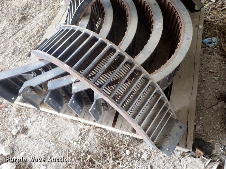 image for item DG3028 2005 Challenger 670 RWA combine