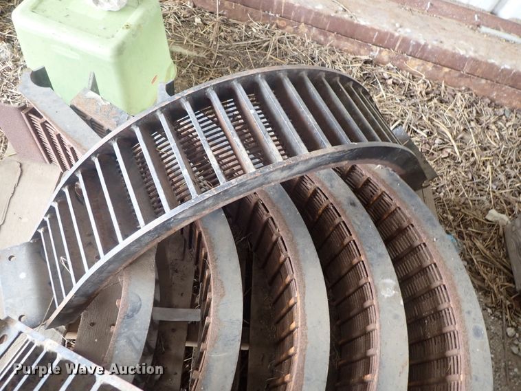 image for item DG3028 2005 Challenger 670 RWA combine