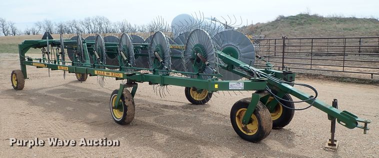 image for item DG3051 2009 Bale King VR1214 hay rake
