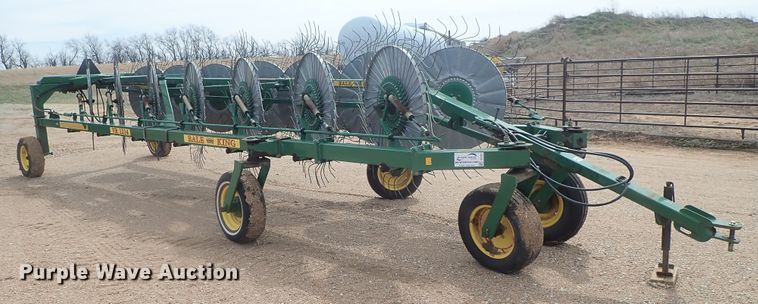 image for item DG3051 2009 Bale King VR1214 hay rake