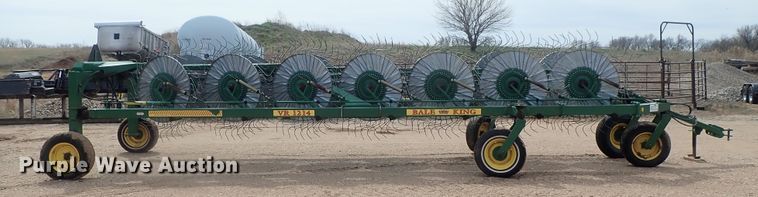 image for item DG3051 2009 Bale King VR1214 hay rake