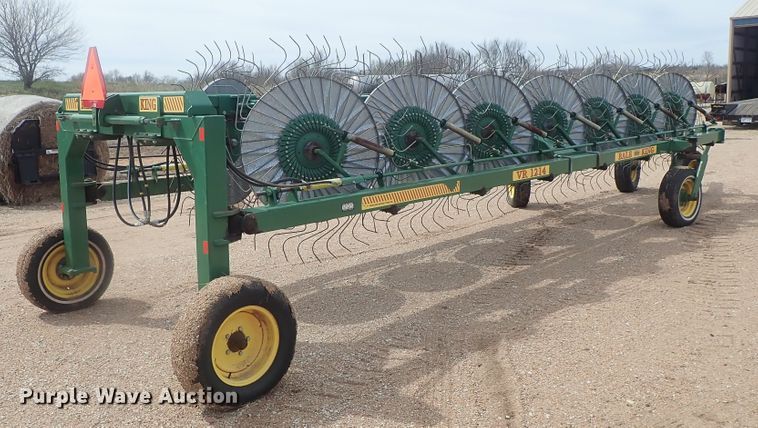 image for item DG3051 2009 Bale King VR1214 hay rake