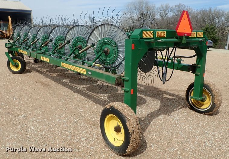 image for item DG3051 2009 Bale King VR1214 hay rake