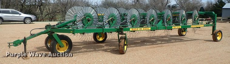 image for item DG3051 2009 Bale King VR1214 hay rake