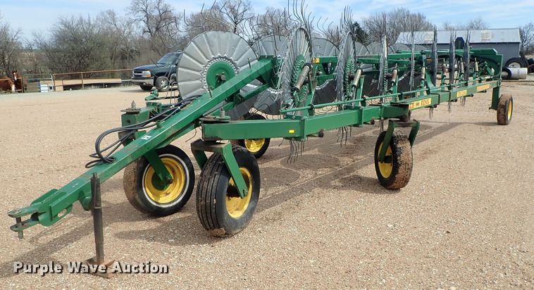 image for item DG3051 2009 Bale King VR1214 hay rake