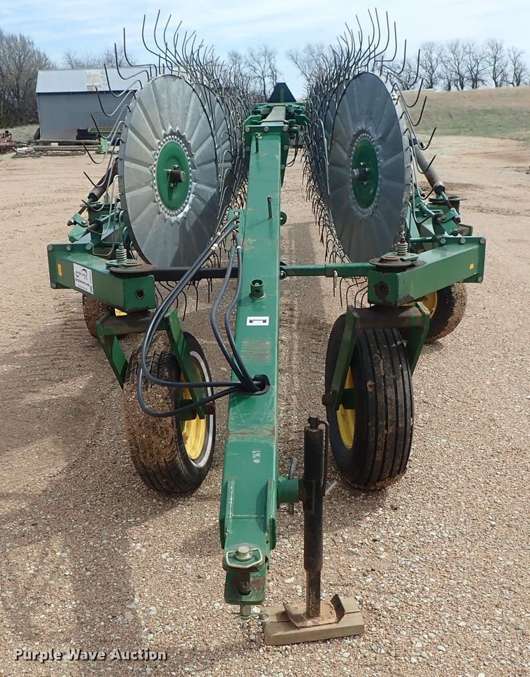 image for item DG3051 2009 Bale King VR1214 hay rake
