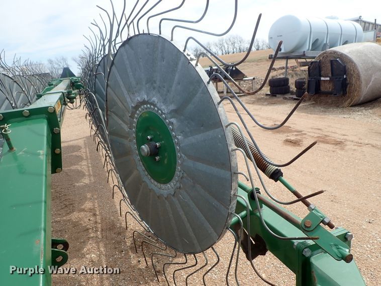 image for item DG3051 2009 Bale King VR1214 hay rake