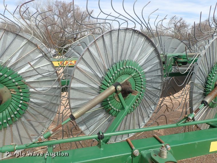 image for item DG3051 2009 Bale King VR1214 hay rake