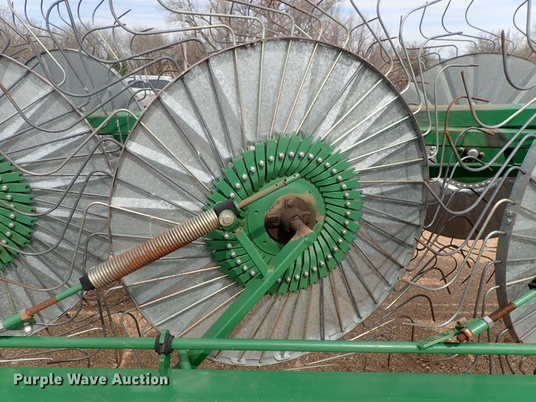 image for item DG3051 2009 Bale King VR1214 hay rake