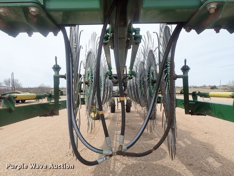 image for item DG3051 2009 Bale King VR1214 hay rake