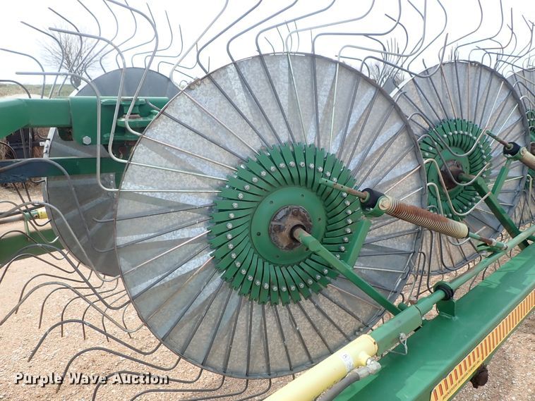 image for item DG3051 2009 Bale King VR1214 hay rake