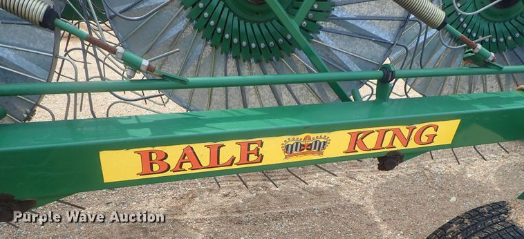image for item DG3051 2009 Bale King VR1214 hay rake