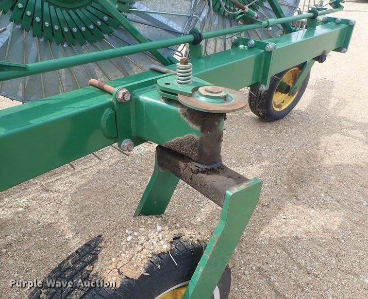 image for item DG3051 2009 Bale King VR1214 hay rake
