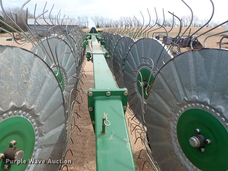 image for item DG3051 2009 Bale King VR1214 hay rake