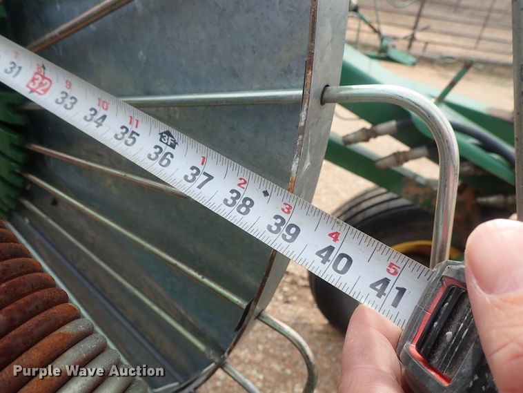 image for item DG3051 2009 Bale King VR1214 hay rake