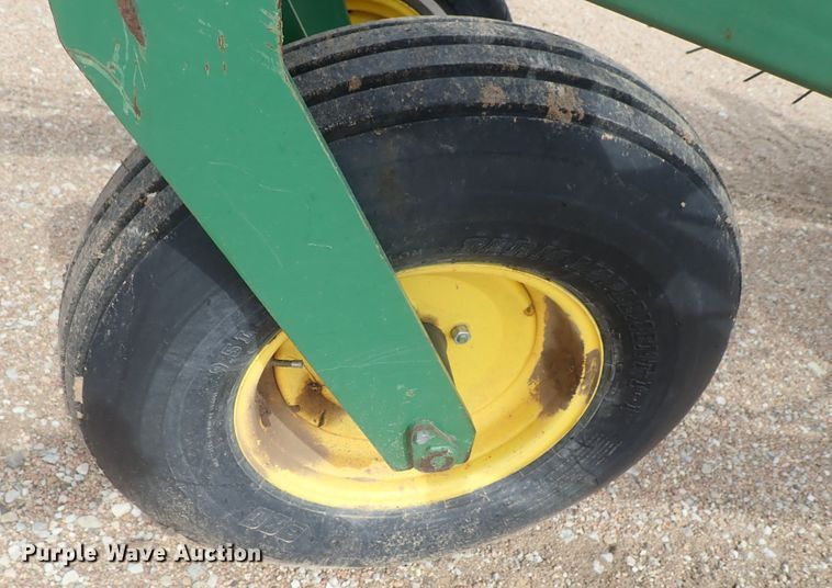 image for item DG3051 2009 Bale King VR1214 hay rake