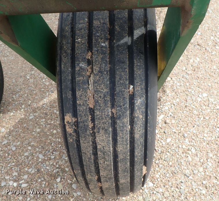 image for item DG3051 2009 Bale King VR1214 hay rake