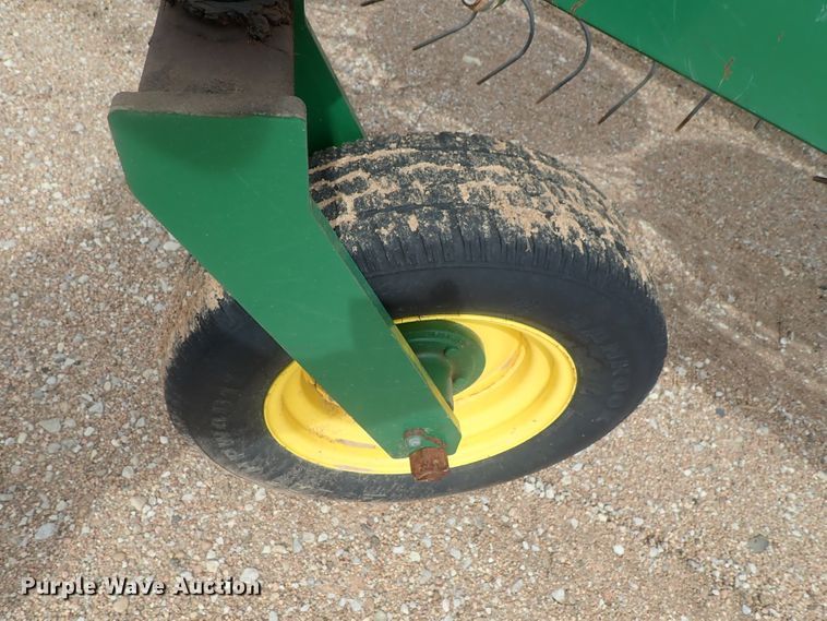 image for item DG3051 2009 Bale King VR1214 hay rake