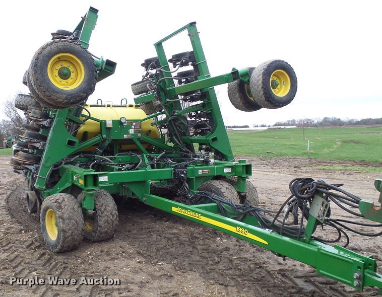 2009 John Deere 1990 CCS air seeder in Tipton, MO Item DG5597 sold Purple Wave