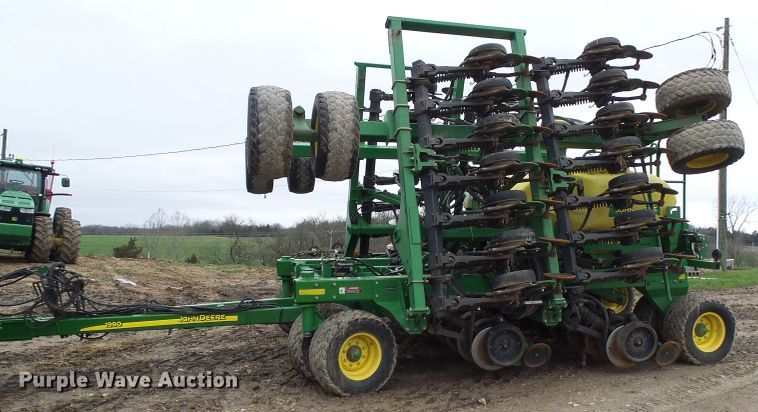 image for item DG5597 2009 John Deere 1990 CCS air seeder