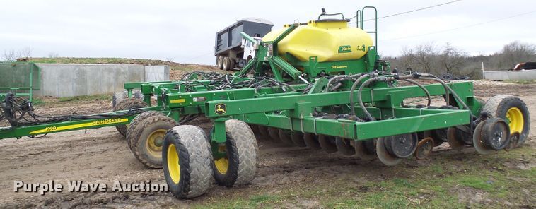 image for item DG5597 2009 John Deere 1990 CCS air seeder