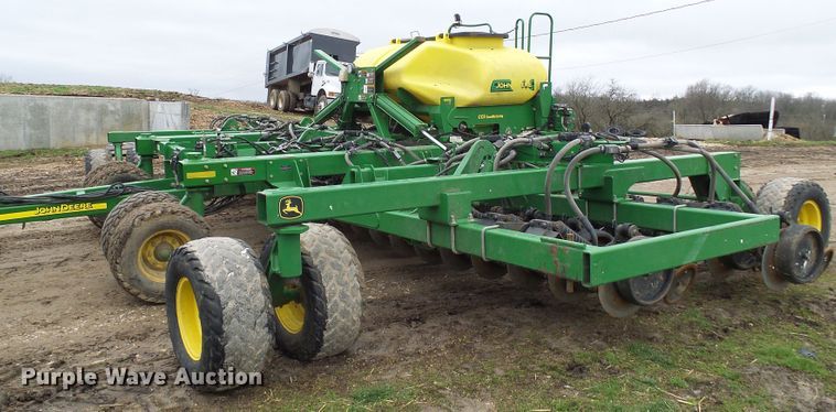 image for item DG5597 2009 John Deere 1990 CCS air seeder