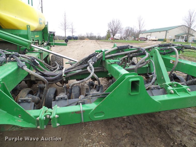 image for item DG5597 2009 John Deere 1990 CCS air seeder