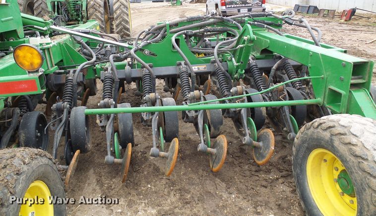 image for item DG5597 2009 John Deere 1990 CCS air seeder
