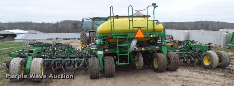 image for item DG5597 2009 John Deere 1990 CCS air seeder