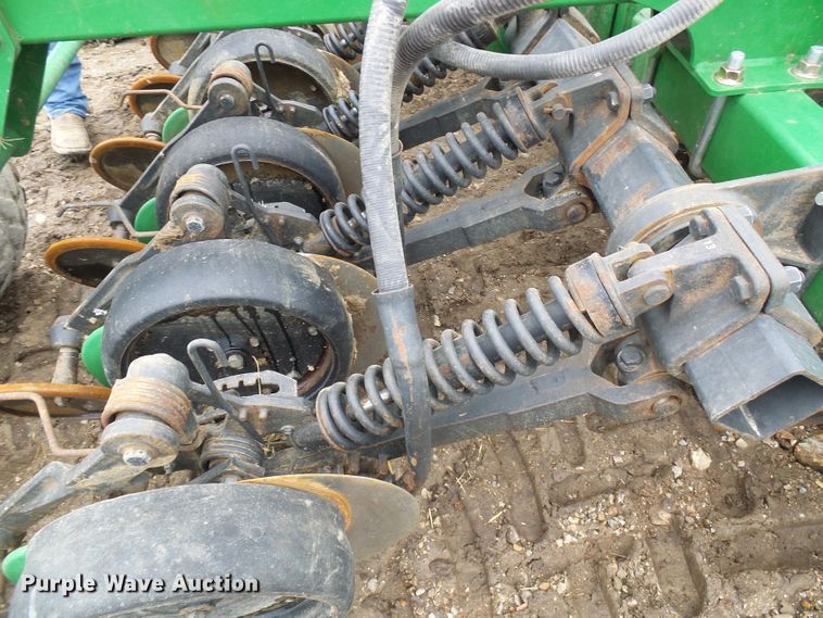 image for item DG5597 2009 John Deere 1990 CCS air seeder