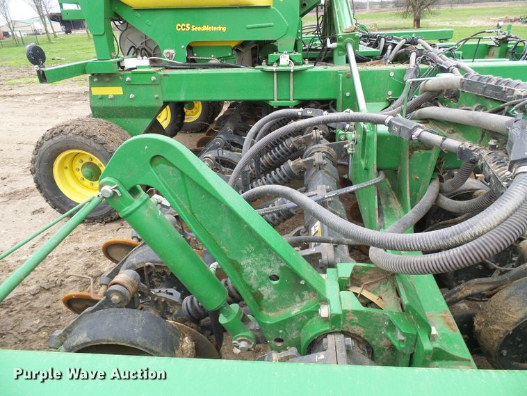 2009 John Deere 1990 CCS air seeder in Tipton, MO Item DG5597 sold Purple Wave