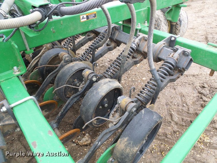 image for item DG5597 2009 John Deere 1990 CCS air seeder