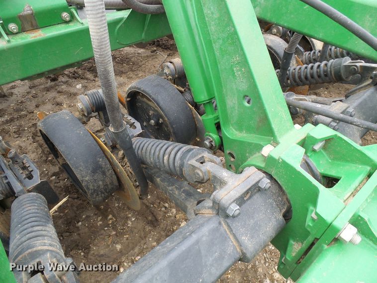 image for item DG5597 2009 John Deere 1990 CCS air seeder