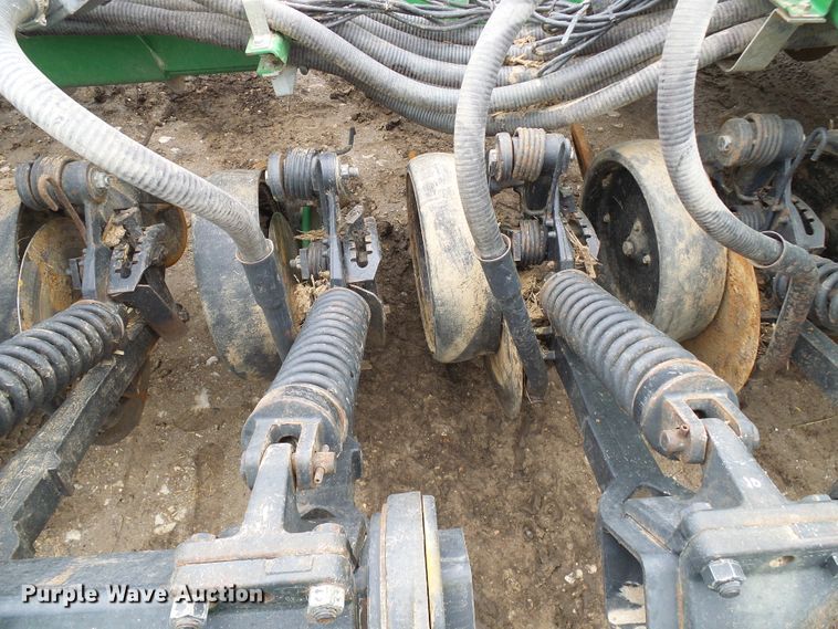 image for item DG5597 2009 John Deere 1990 CCS air seeder