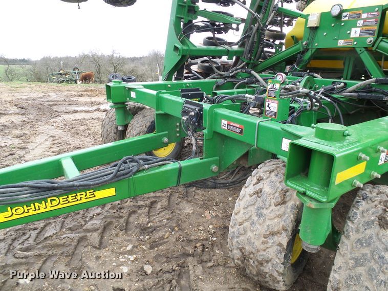 image for item DG5597 2009 John Deere 1990 CCS air seeder