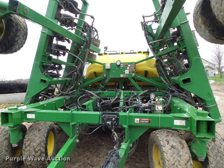 image for item DG5597 2009 John Deere 1990 CCS air seeder