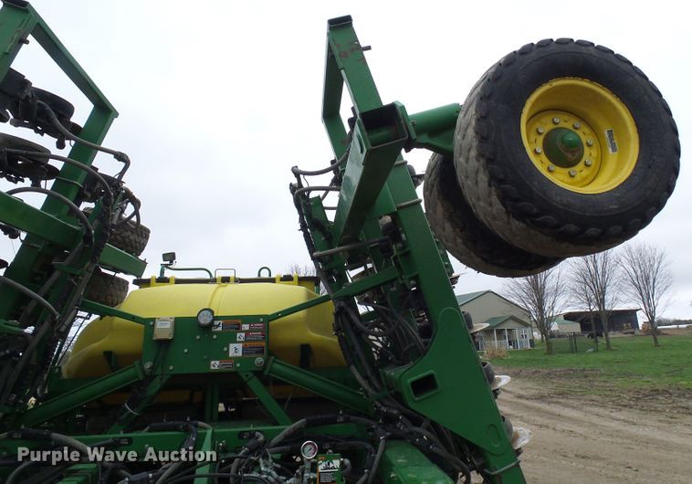 image for item DG5597 2009 John Deere 1990 CCS air seeder