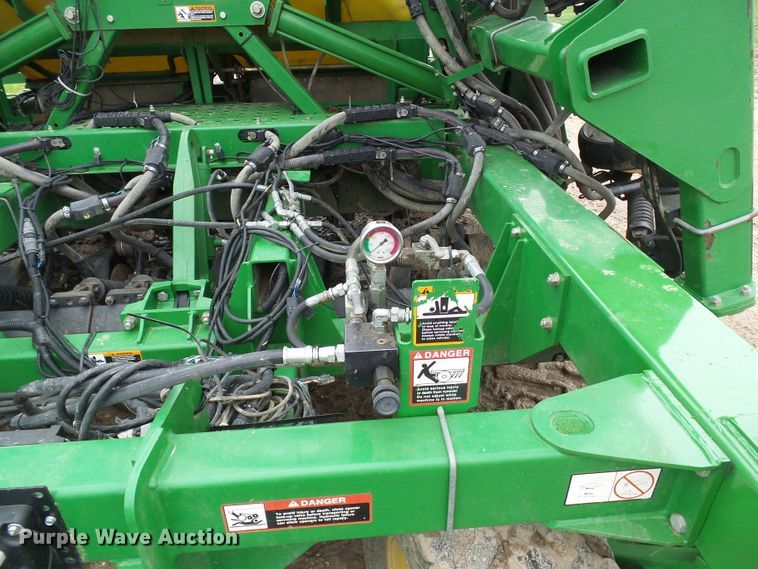image for item DG5597 2009 John Deere 1990 CCS air seeder