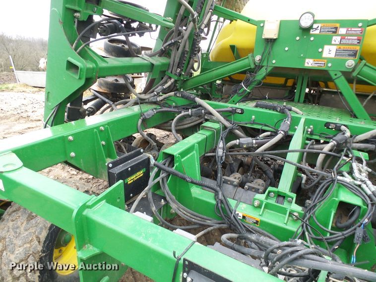 image for item DG5597 2009 John Deere 1990 CCS air seeder