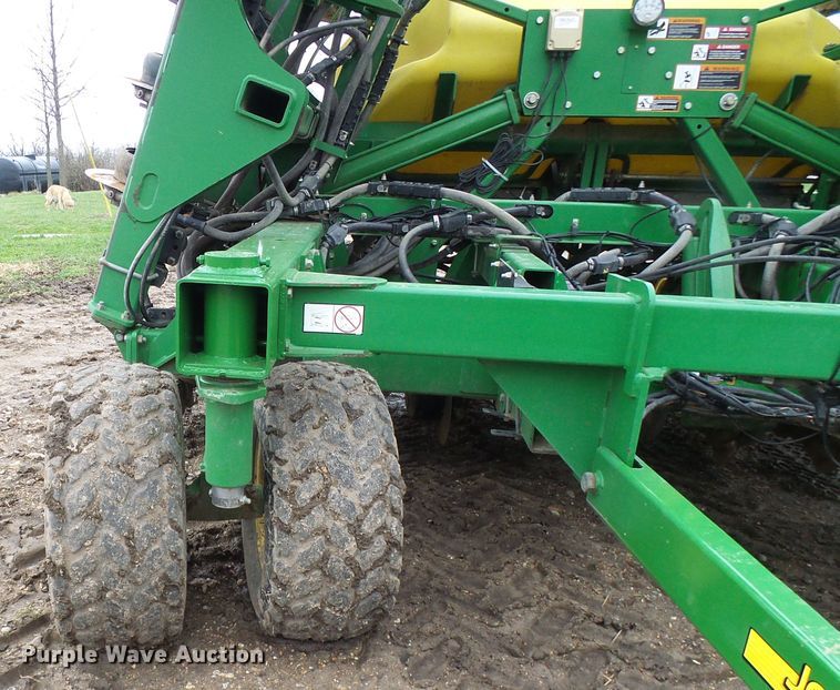 image for item DG5597 2009 John Deere 1990 CCS air seeder