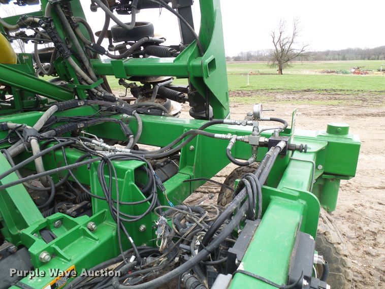 image for item DG5597 2009 John Deere 1990 CCS air seeder